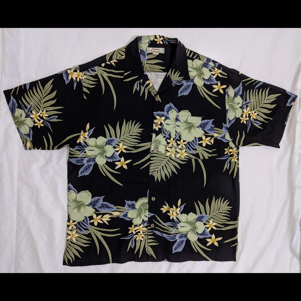 TOMMY BAHAMA 100% Silk Shirt